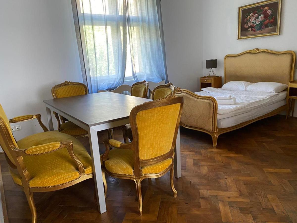 Bank Invest Apartmens - Old Town Lägenhet Prag Exteriör bild